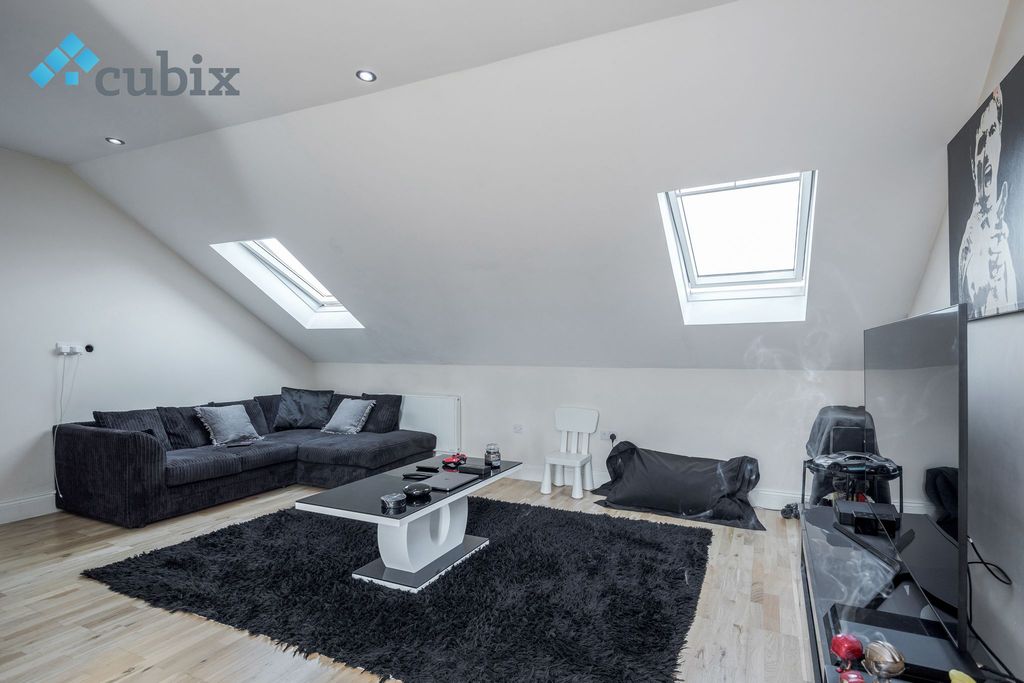 Property photo 3 of 21