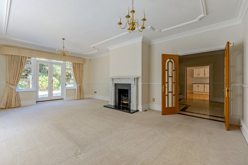 Property photo 3 of 22 Sitting Room