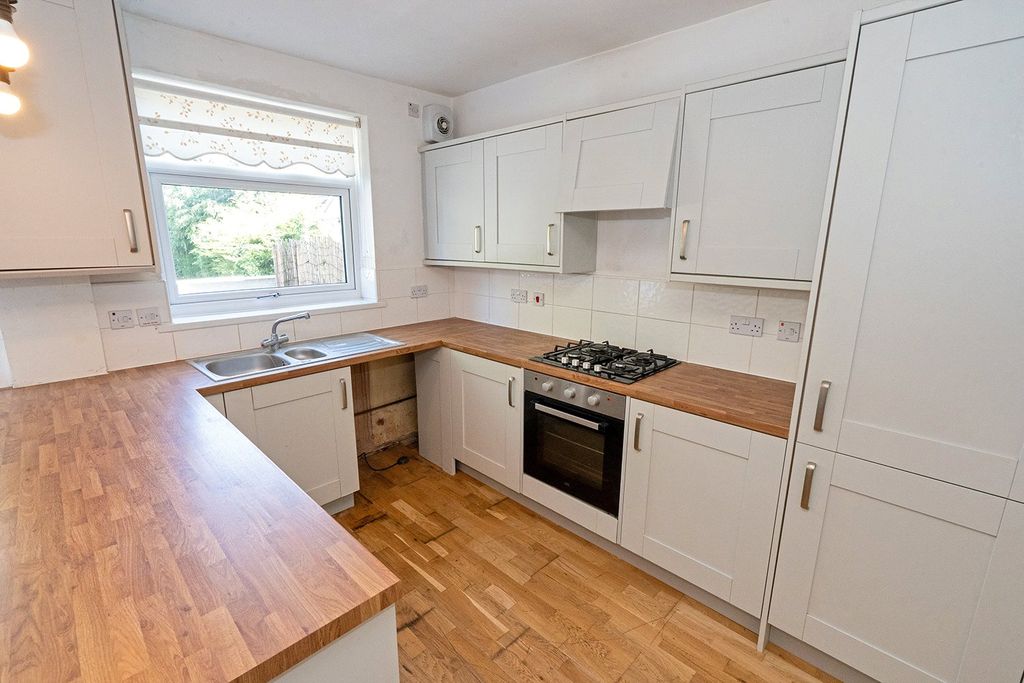 Property photo 2 of 15 Picture No. 12
