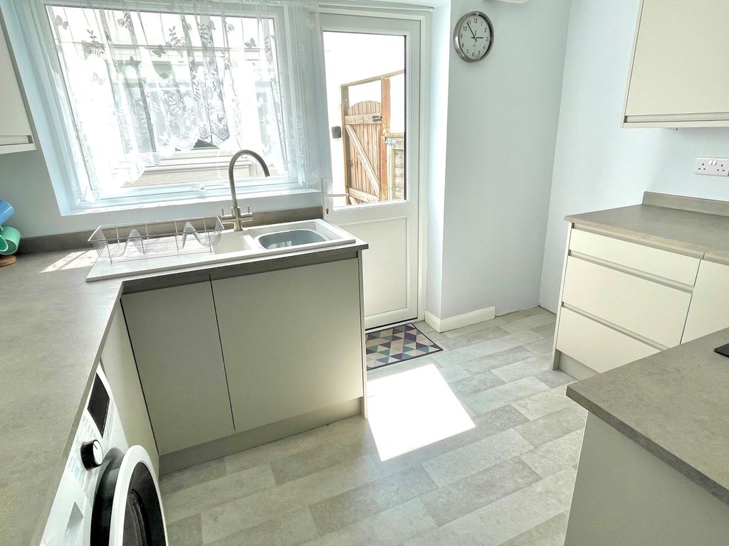 Property photo 3 of 13 56 Windward Close Kitchen 1