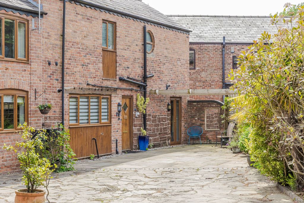 Property photo 2 of 26