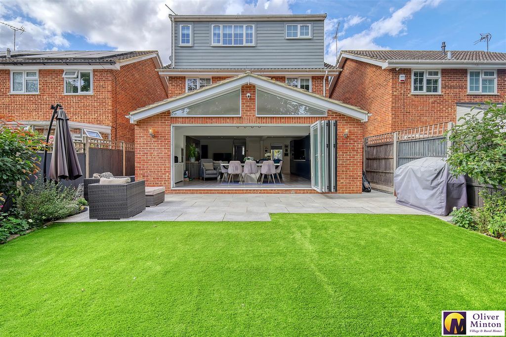Property photo 1 of 40 South-Facing Rear Garden