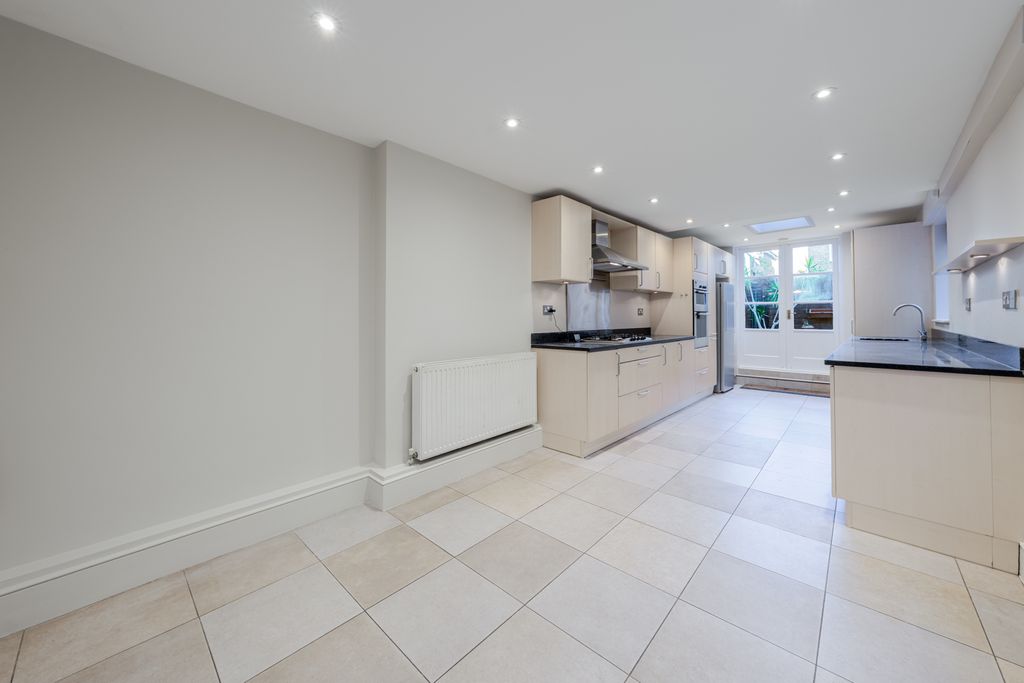 Property photo 2 of 16 Kitchen Diner