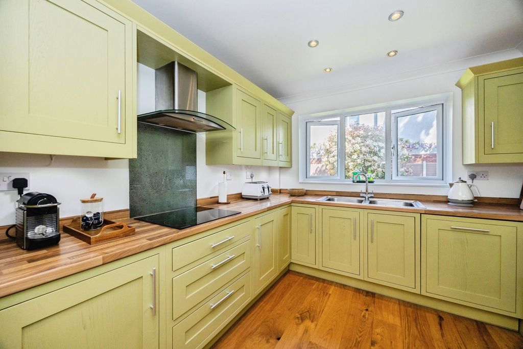 Property photo 2 of 15 Photo