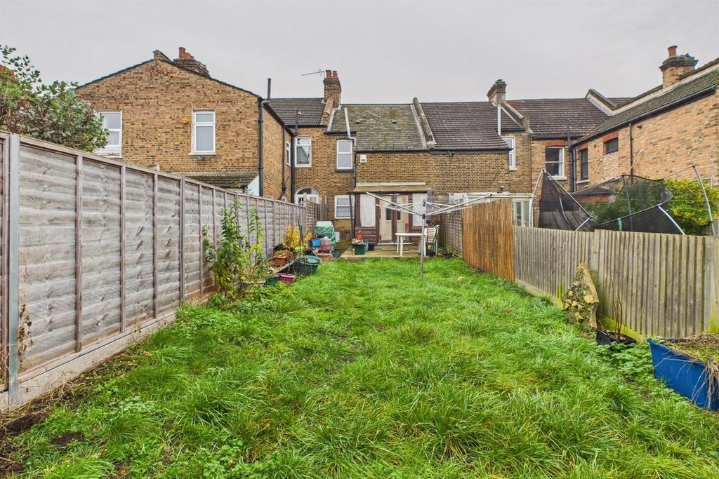 Property photo 2 of 15 Garden