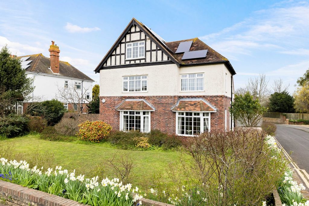 Property photo 1 of 26