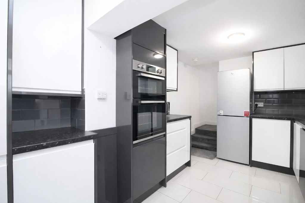 Property photo 3 of 16 Photo 2