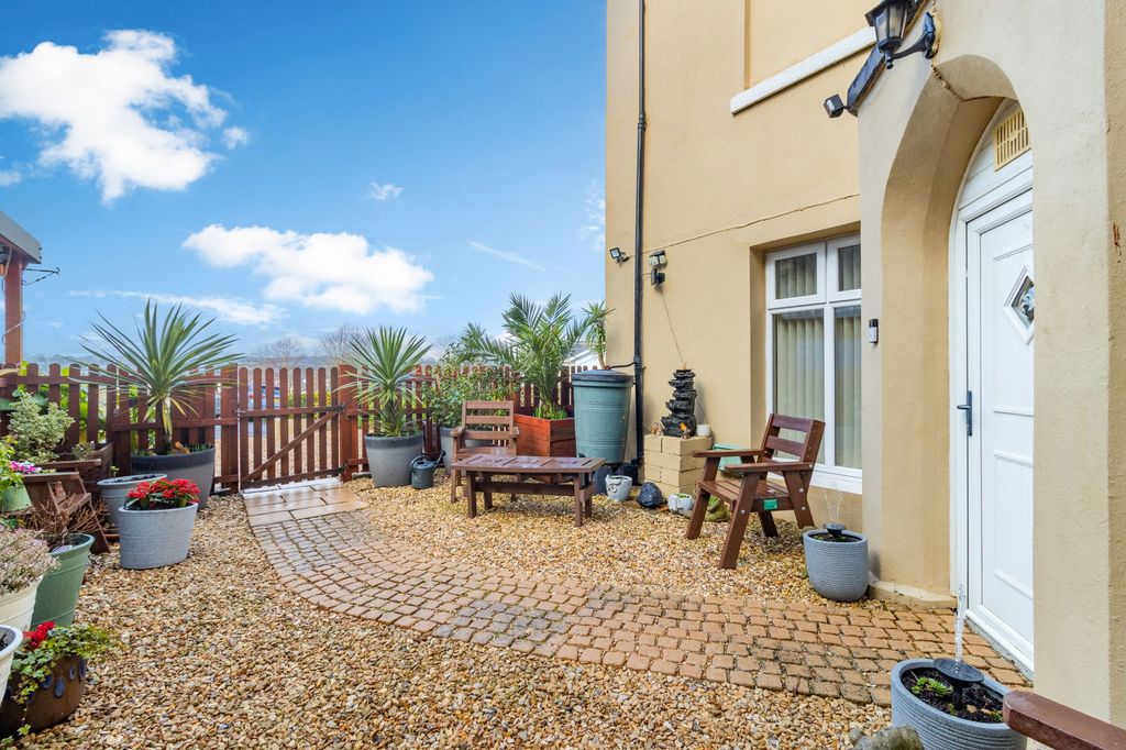 Property photo 3 of 43