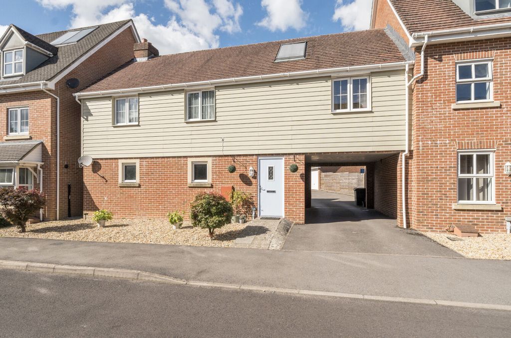 Property photo 1 of 15 1353441-20-68d155...