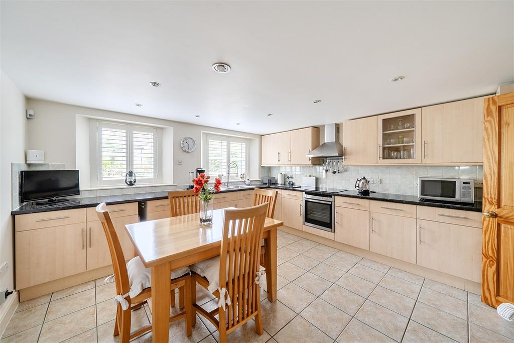 Property photo 2 of 21 Kitchen/Dining Room