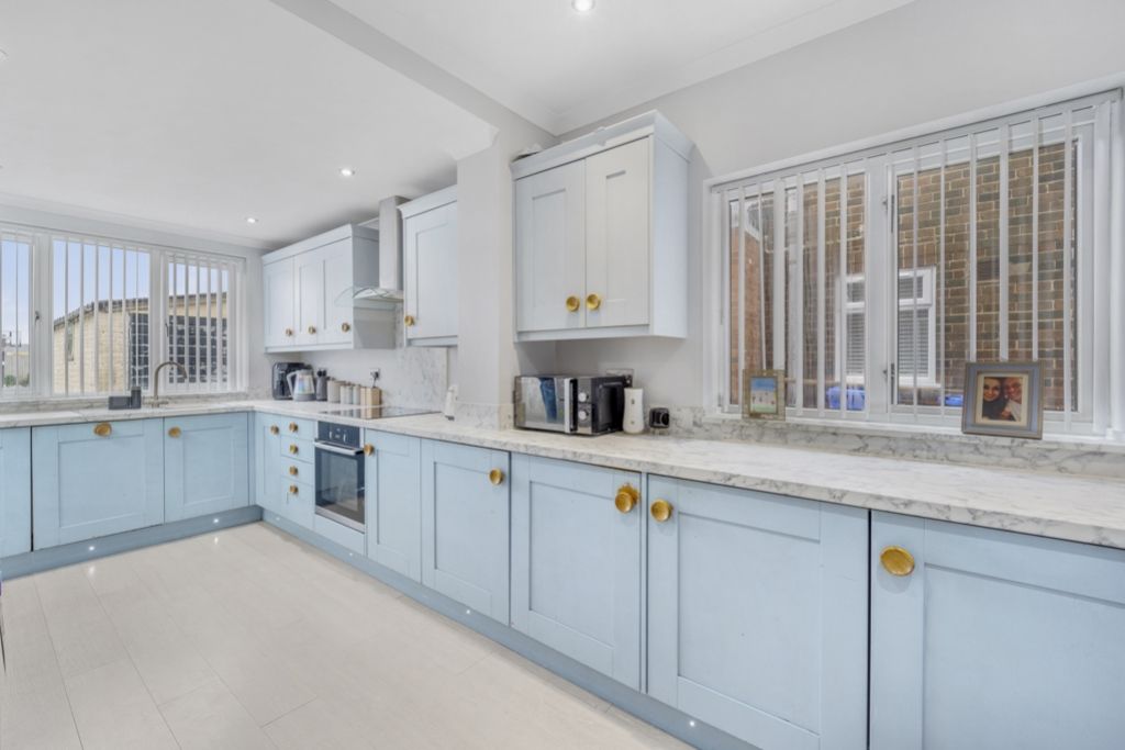 Property photo 3 of 25 26 Eastwood Road (Boston)-17