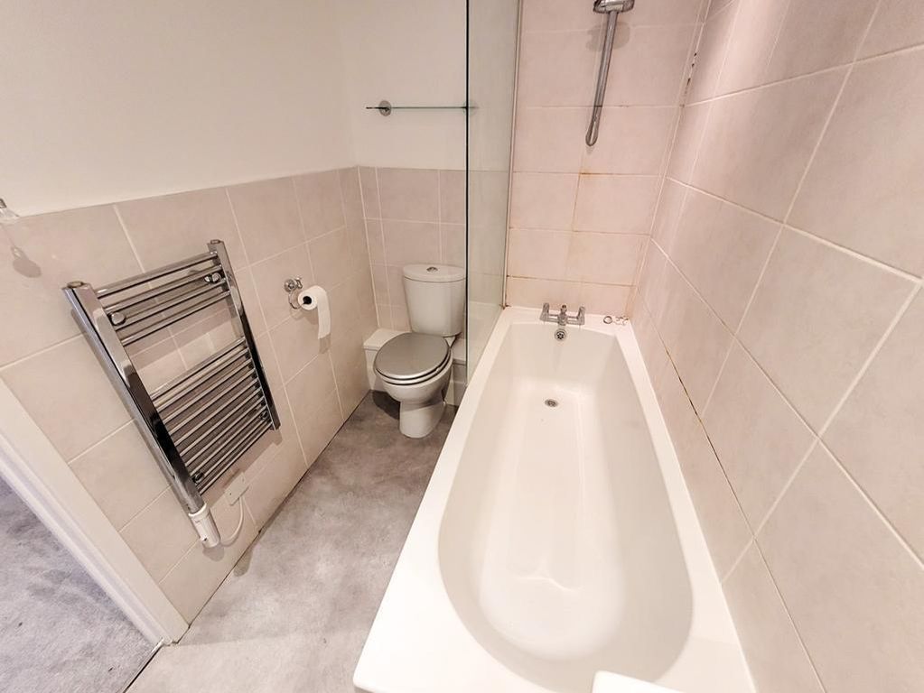 Property photo 2 of 7 Bathroom