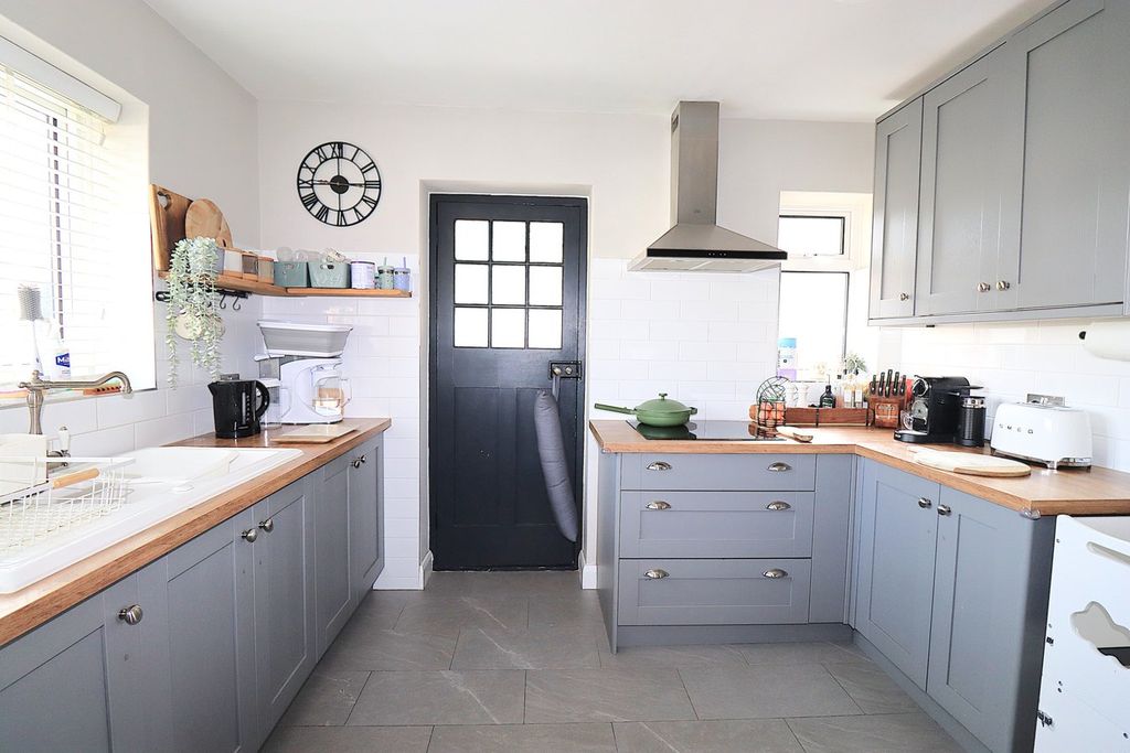 Property photo 3 of 26