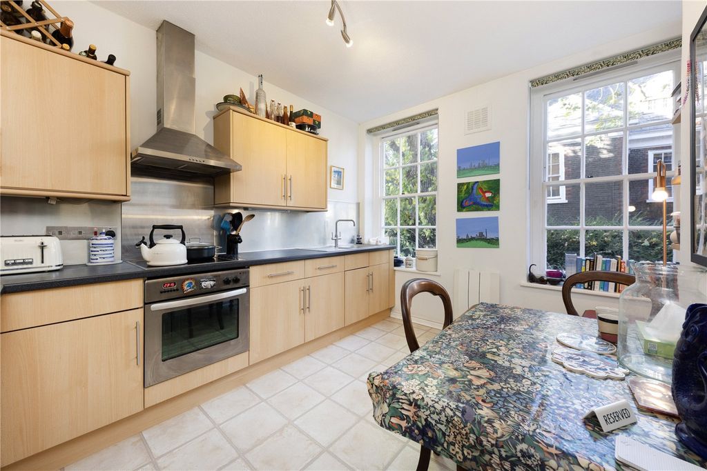 Property photo 3 of 7 Kitchen