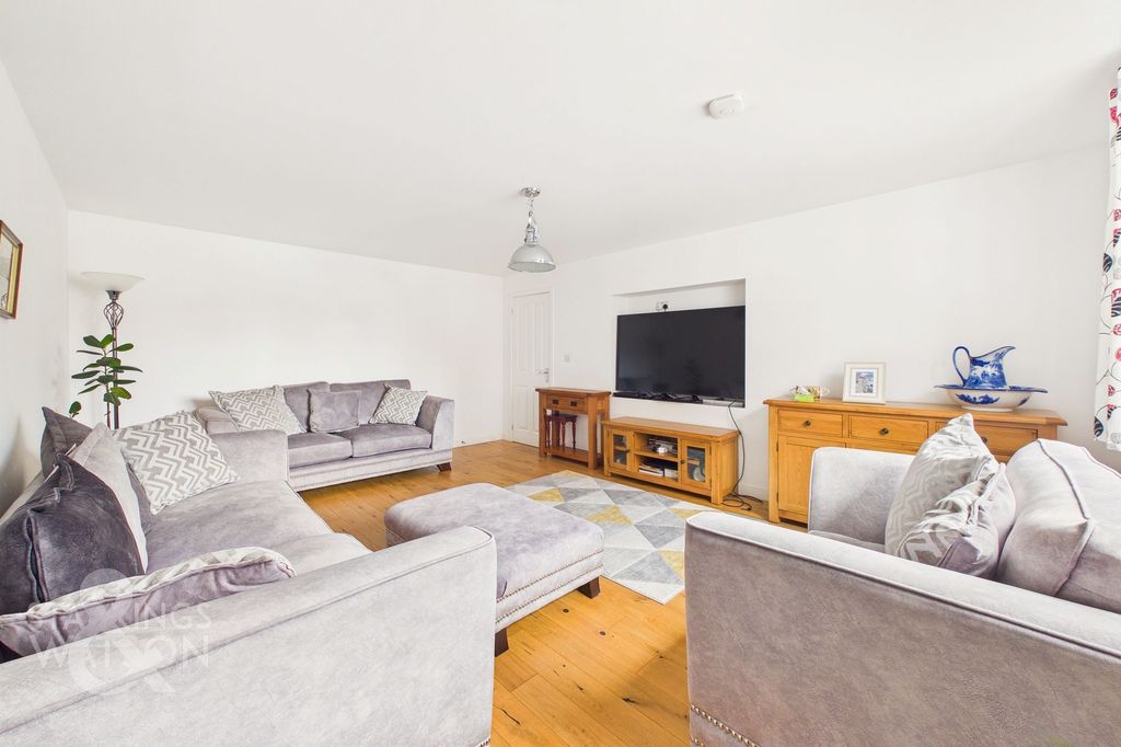 Property photo 2 of 33