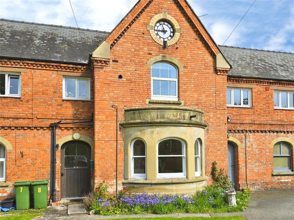 Property photo 1 of 8 Description