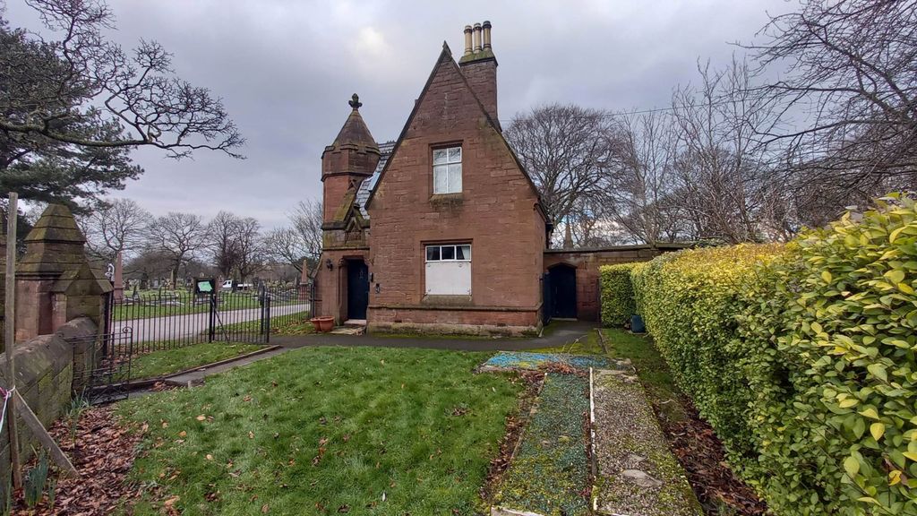 Property photo 2 of 12