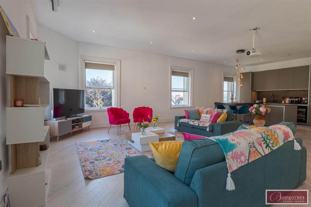 Property photo 2 of 39 Open Plan Living Room/Kitchen
