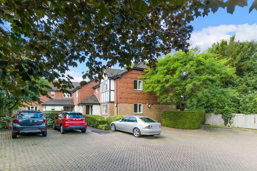 Additional image 10 of 2 bed flat for saleGodstone Road, Lingfield RH7