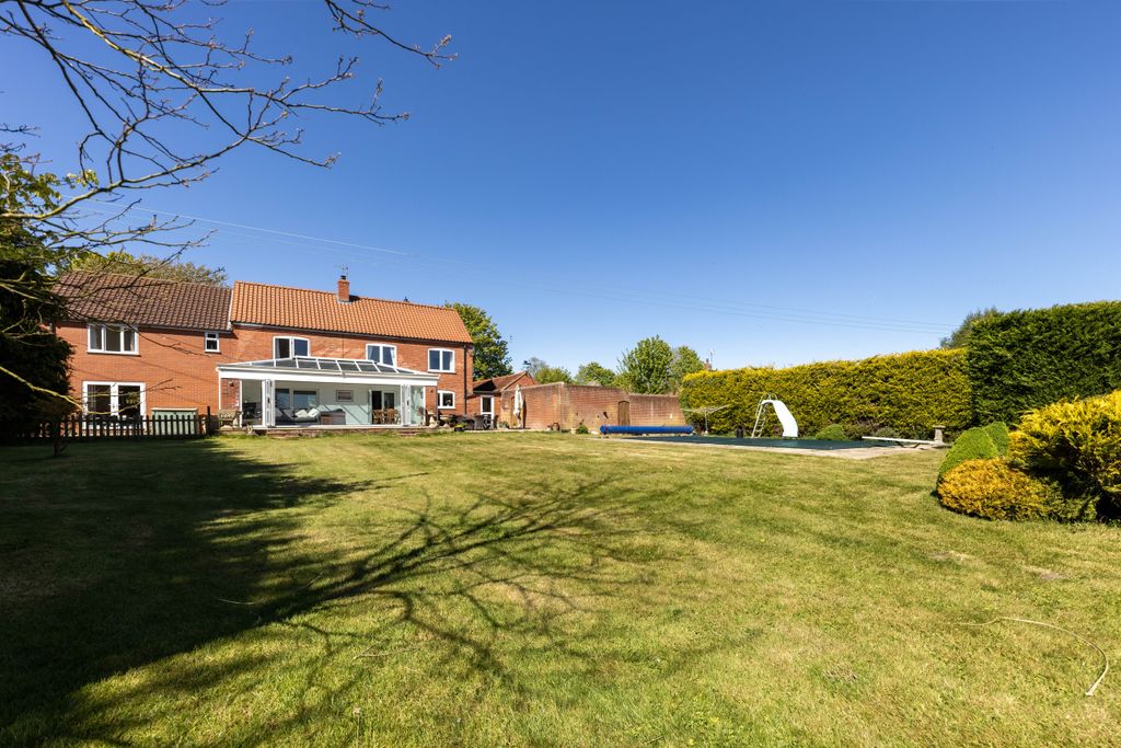 Property photo 1 of 44 Swimming Pool View
