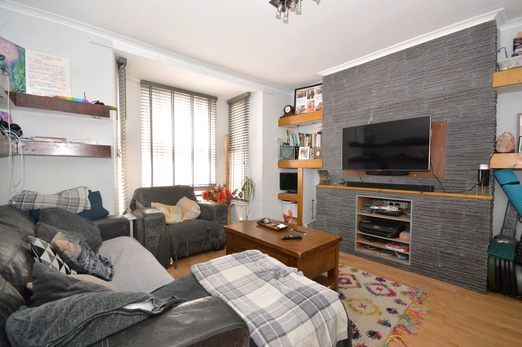 Property photo 2 of 8 2 - Picture No. 05