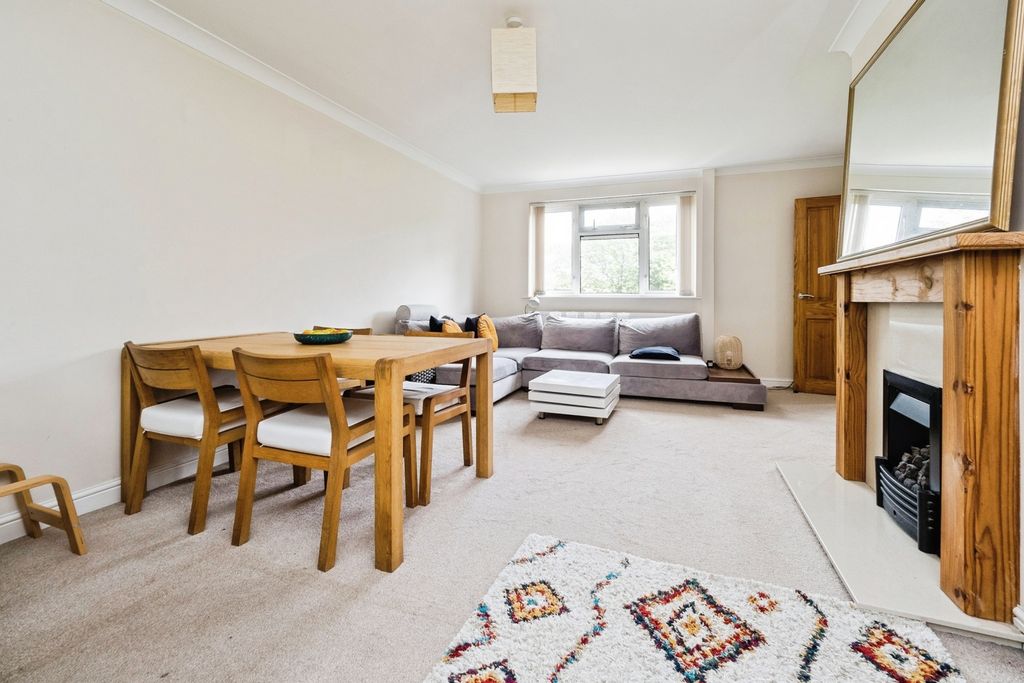 Property photo 2 of 17 Photo