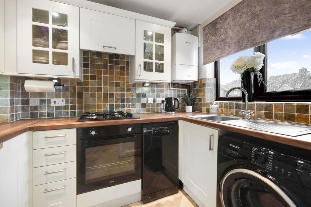 Property photo 2 of 23 4862452