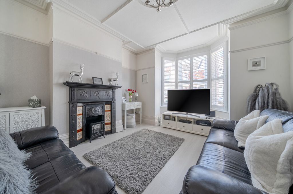 Property photo 2 of 13 1454072-10-69F35E...