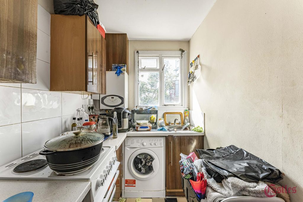 Property photo 3 of 14 Kitchen