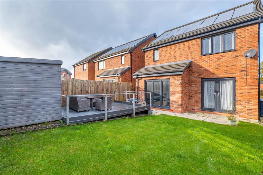 Property photo 2 of 29 Garden