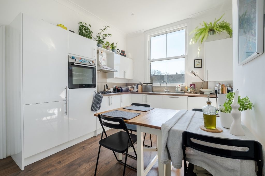 Property photo 3 of 12 Mildmay Road