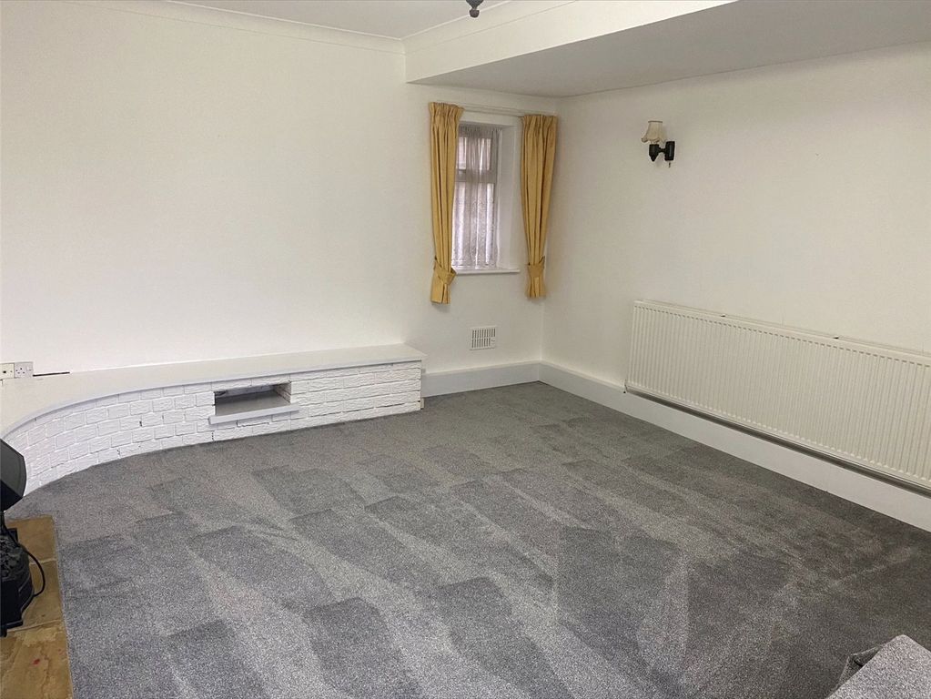 Property photo 3 of 8 Picture No. 02