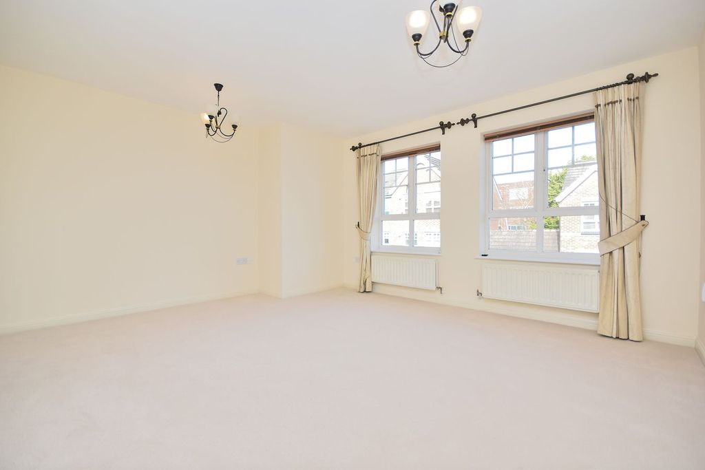 Property photo 3 of 7