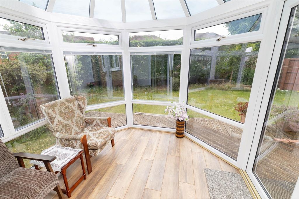 Property photo 3 of 21 Conservatory