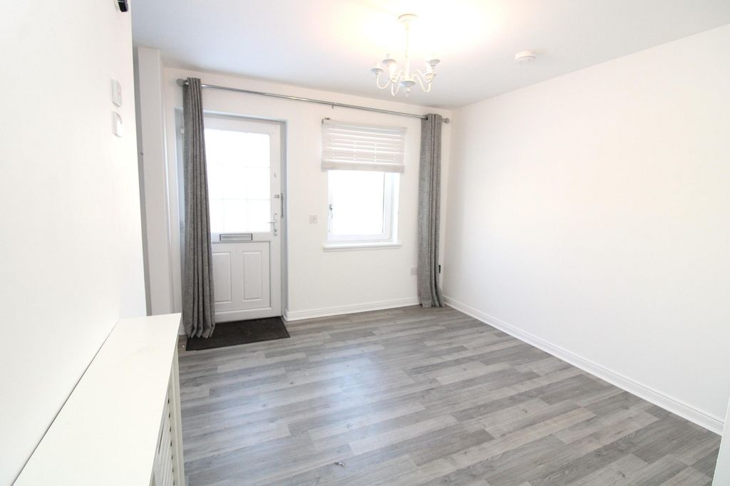 Property photo 2 of 16 Lounge