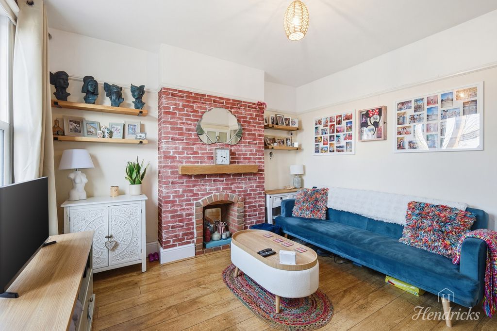 Property photo 2 of 18