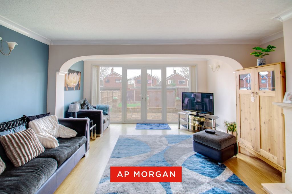 Property photo 3 of 17 Picture No. 02