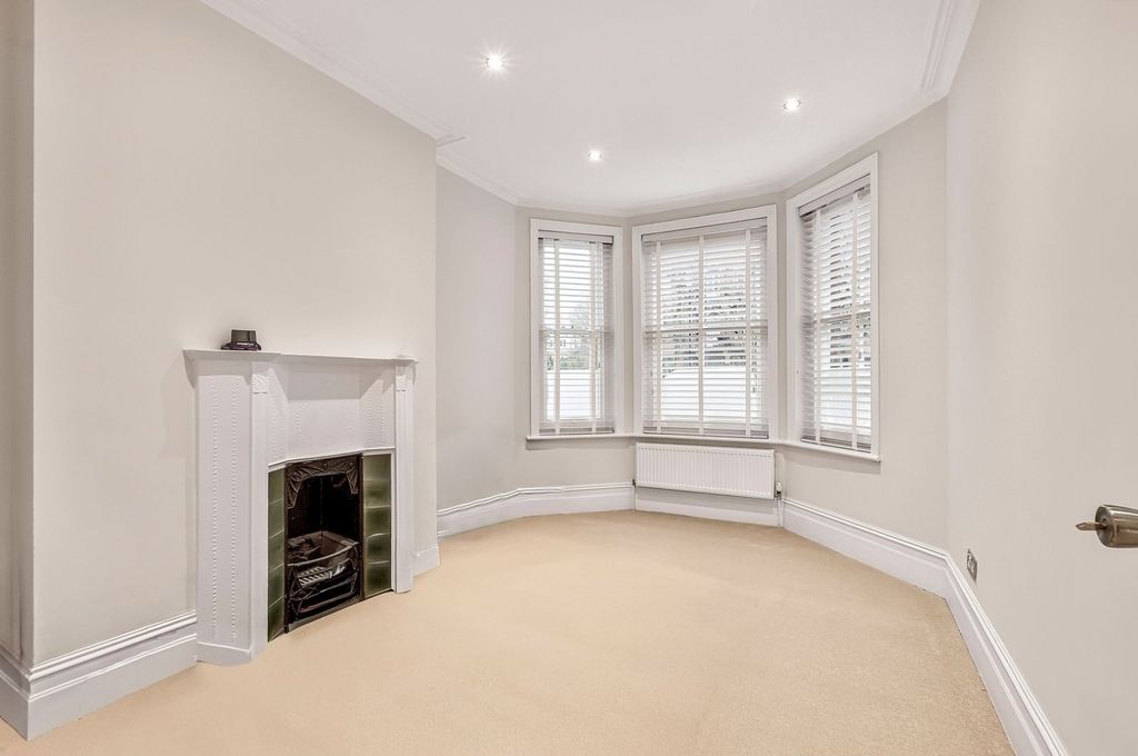 Property photo 3 of 8 Bedroom