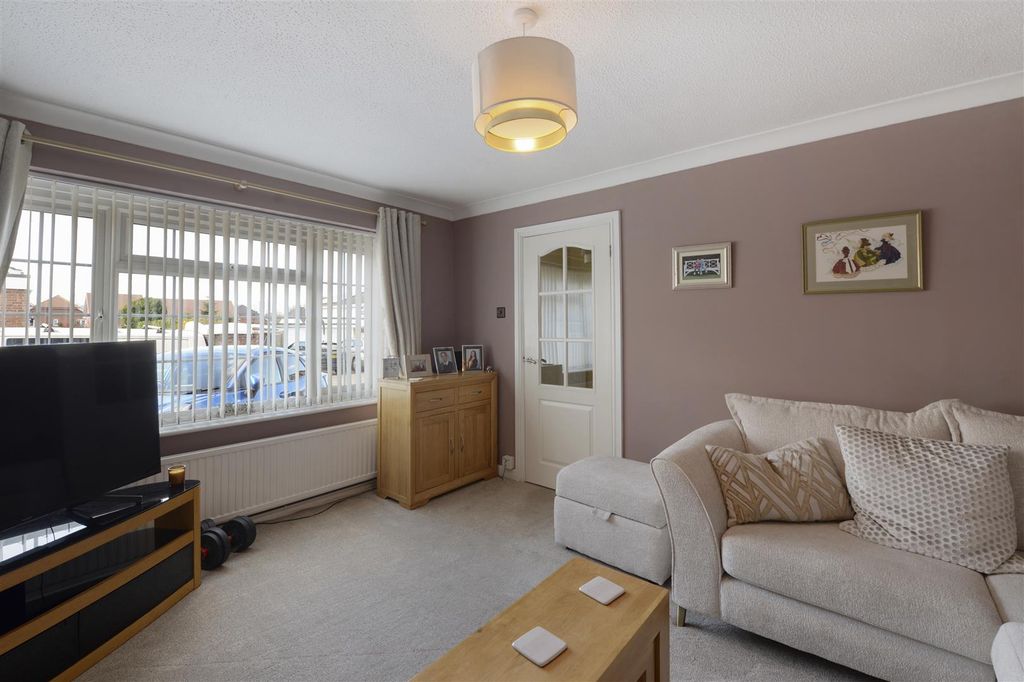 Property photo 3 of 13 04.