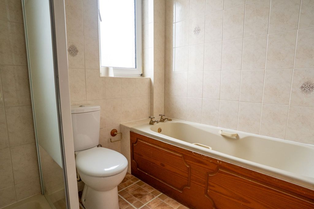 Property photo 2 of 25