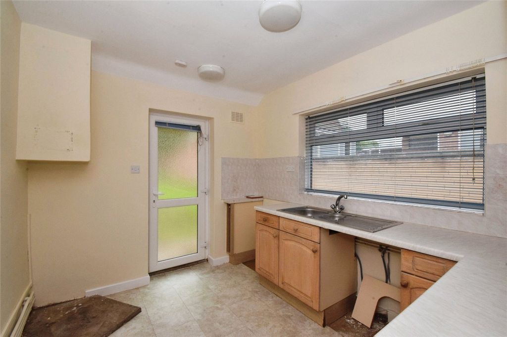 Property photo 3 of 16 Kitchen