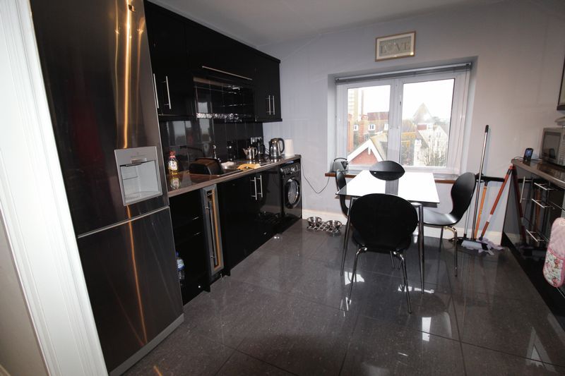 Property photo 3 of 11 Photo 7