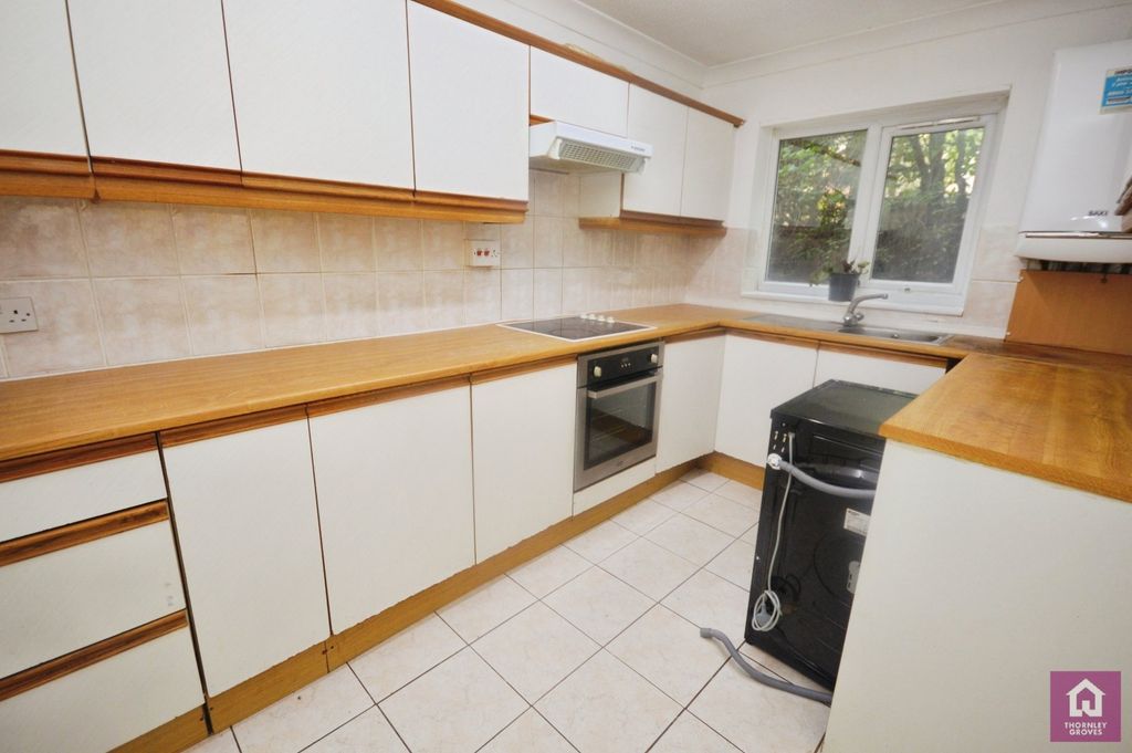 Property photo 3 of 12 Kitchen
