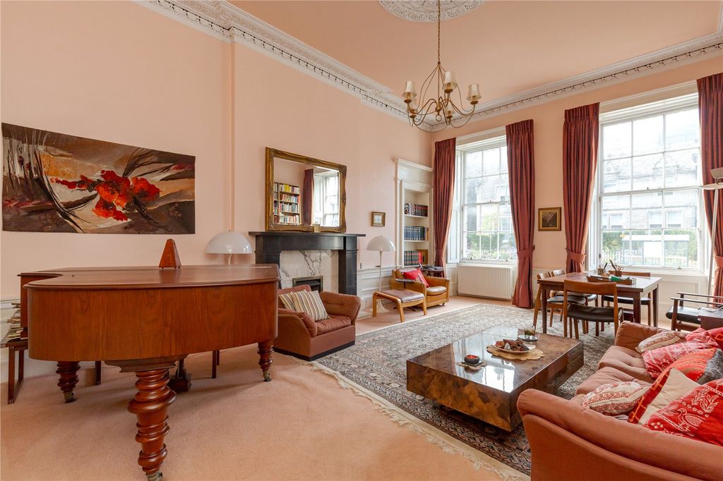 Property photo 3 of 32 Sitting Room