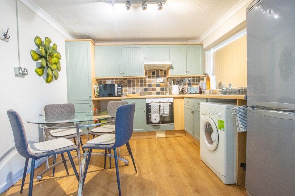 Property photo 3 of 15 4396016