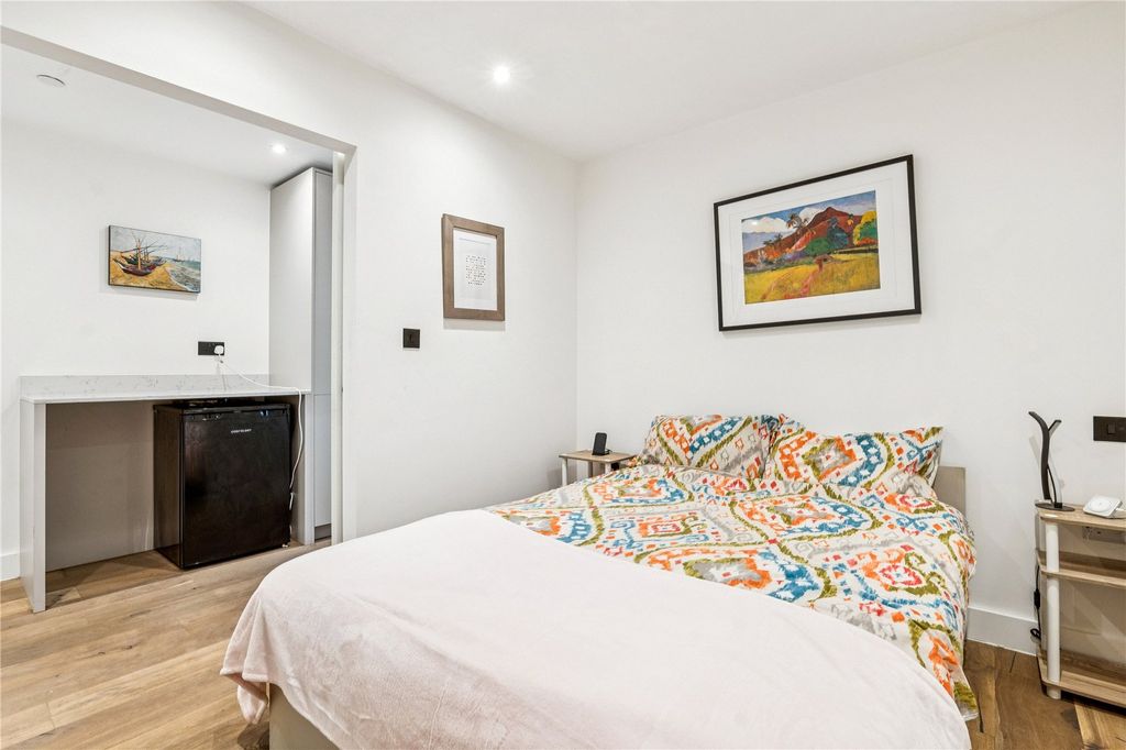 Property photo 2 of 9 Picture No. 12