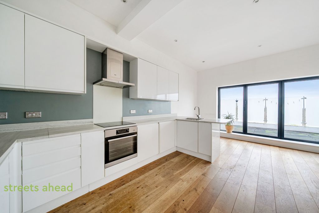 Property photo 1 of 18 967400E1-B1F5-448...