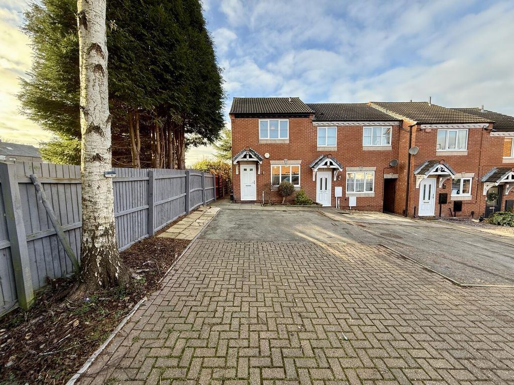 Property photo 1 of 32 Driveway