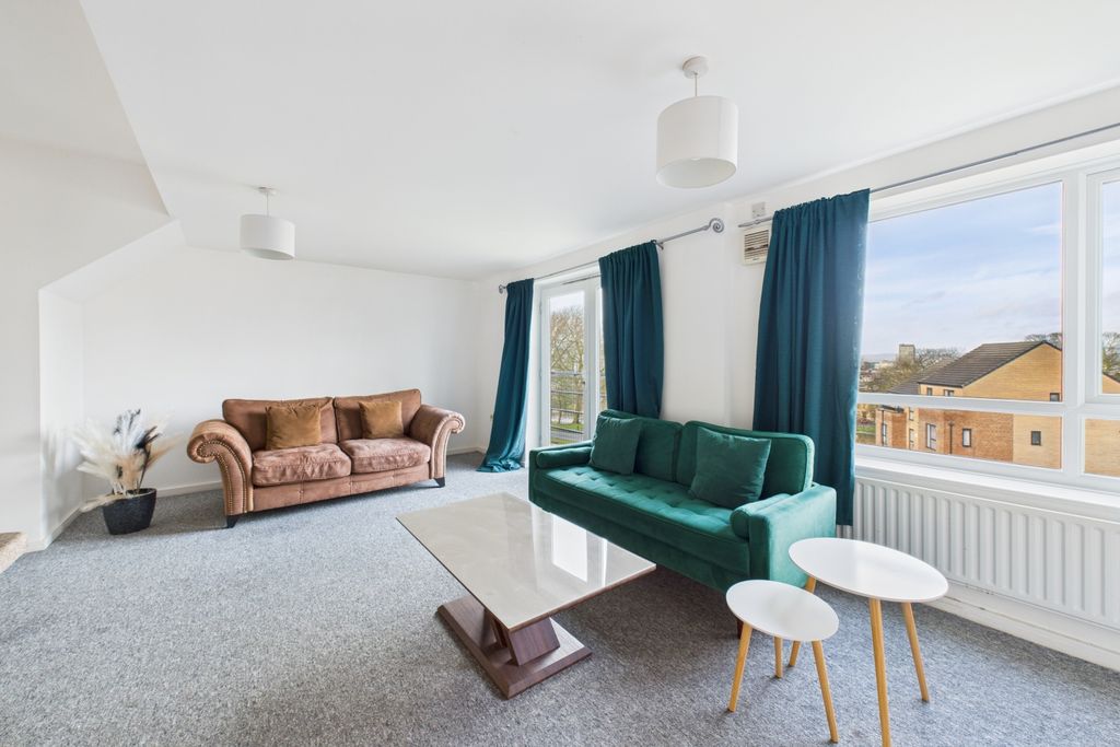 Property photo 2 of 14 Open Plan Living Room