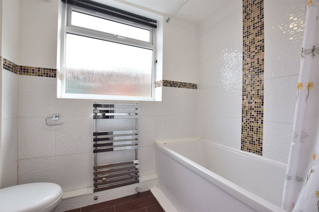 Property photo 3 of 8 Bathroom